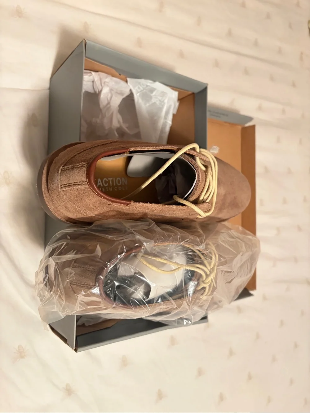 KENNETH COLE DESERT WIND TAUPE BROWN SIZE 10.5 + A GIFT 🎁
